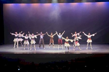 Ball Modern y Danzas+ brillan en el festival de fin de curso con más de 20 actuaciones en l’Auditori Ball Modern y Danzas+ brillan en el festival de fin de curso con más de 20 actuaciones en l’Auditori