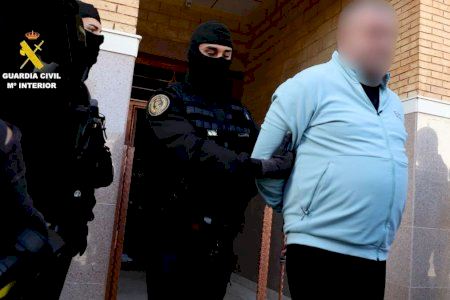 8 localitats d'Alacant, sacsejades per una banda que robava cotxes en segons clonant claus intel·ligents 8 localitats d'Alacant, sacsejades per una banda que robava cotxes en segons clonant claus intel·ligents