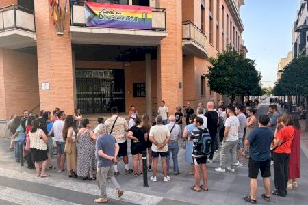 ÀNEC celebra la primera protesta antitaurina d’Albal i anuncia que es repetirà cada vegada que hi haja bous al poble ÀNEC celebra la primera protesta antitaurina d’Albal i anuncia que es repetirà cada vegada que hi haja bous al poble