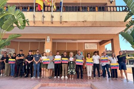 El minut de silenci guardat per Veneçuela a El Campello fa aflorar els sentiments