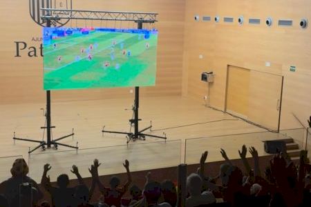 Paterna anima La Roja amb una pantalla gegant a l’Auditori per a seguir el partit de futbol Espanya-Àustria Paterna anima La Roja amb una pantalla gegant a l’Auditori per a seguir el partit de futbol Espanya-Àustria
