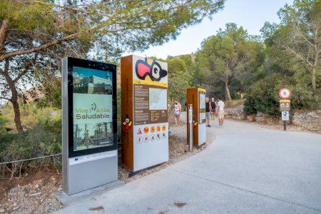 L’Alfàs culmina la instal·lació de dos panells d’informació turística per a millorar l’atenció al visitant les 24 hores L’Alfàs culmina la instal·lació de dos panells d’informació turística per a millorar l’atenció al visitant les 24 hores