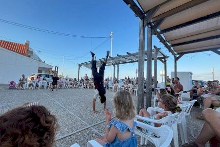 Aterra el cicle Circ a la Mar a l’estiu d’Almassora amb malabars, equilibri i molta diversió Aterra el cicle Circ a la Mar a l’estiu d’Almassora amb malabars, equilibri i molta diversió