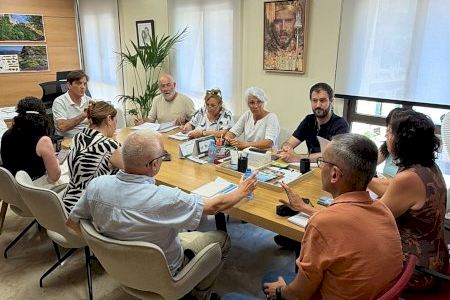 Alzira dona pautes per a la segona onada de calor de l’estiu, i obri espais municipals per a refugiar-se de la intensa calor Alzira dona pautes per a la segona onada de calor de l’estiu, i obri espais municipals per a refugiar-se de la intensa calor