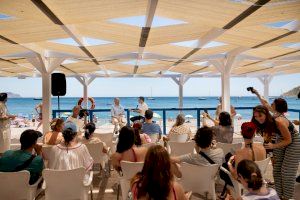 Miguel Rellán y Luisa Gavasa inauguran el ciclo ‘Encuentros junto al mar’ del Festival de Cine de l’Alfàs del Pi - (foto 8) Miguel Rellán y Luisa Gavasa inauguran el ciclo ‘Encuentros junto al mar’ del Festival de Cine de l’Alfàs del Pi - (foto 8)