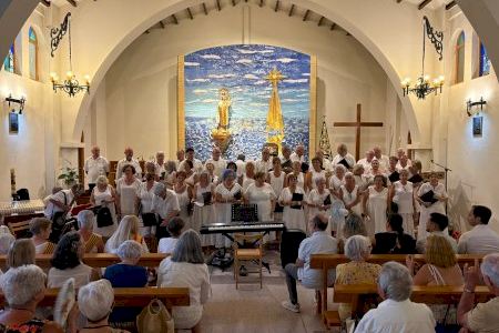 La coral “Alborada” ompli l’ermita en el seu concert dedicat a la Mare de Déu del Carme