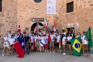 Jóvenes de 17 países visitan Santa Pola en una actividad del Club de Leones Jóvenes de 17 países visitan Santa Pola en una actividad del Club de Leones