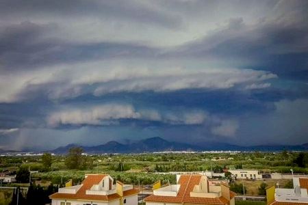 Un año del 'monstruo de la Plana', la tormenta que bombardeó Castellón con granizo como huevos, coches destrozados y pérdidas millonarias