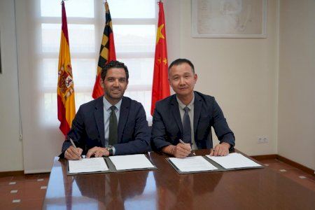 Paterna avança per a convertir-se en la referència futbolística de la Xina a Europa Paterna avança per a convertir-se en la referència futbolística de la Xina a Europa
