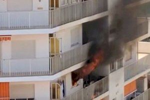 Incendi en un pis d'un bloc d'apartaments de la platja de Cullera