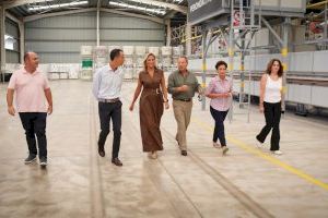 Ballester pone en valor la innovación cerámica de la bicentenaria Peronda