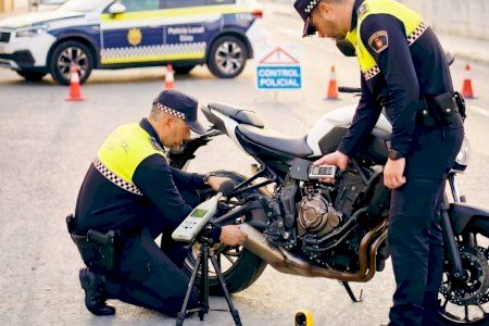 La Policía Local de Elda continúa la campaña de control de tráfico de ciclomotores y patinetes eléctricos para garantizar la seguridad vial La Policía Local de Elda continúa la campaña de control de tráfico de ciclomotores y patinetes eléctricos para garantizar la seguridad vial