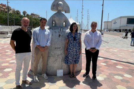 Torrevieja incorpora al puerto esculturas monumentales de Manolo Valdés Torrevieja incorpora al puerto esculturas monumentales de Manolo Valdés