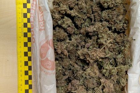 La Guàrdia Civil ha detingut un conductor per un presumpte delicte de tràfic de drogues a Almassora La Guàrdia Civil ha detingut un conductor per un presumpte delicte de tràfic de drogues a Almassora
