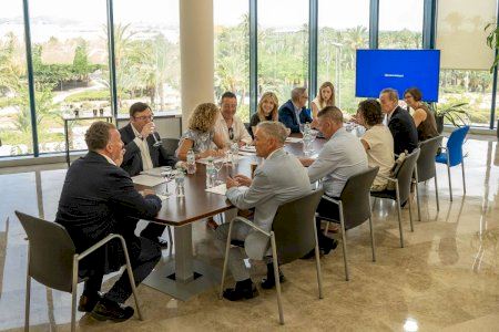 Caixa Ontinyent reúne en Elche a sus responsables de negocio y refuerza su apuesta por la ciudad Caixa Ontinyent reúne en Elche a sus responsables de negocio y refuerza su apuesta por la ciudad