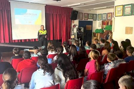 La Policía Local de Elda alerta sobre la preocupante falta de prevención de los menores en el uso indebido de las pantallas
