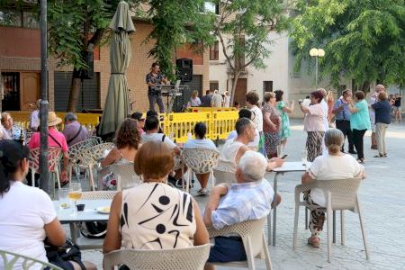 Onda llena las tardes de verano de música y baile para fomentar el envejecimiento activo
