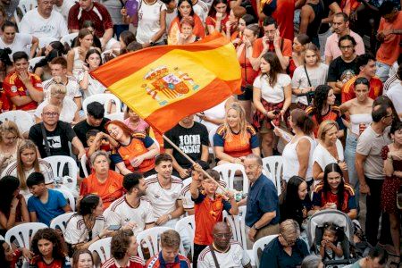 Castellón estalla de alegría: la Plaza Mayor vibra con la clasificación de España para la final del Mundial