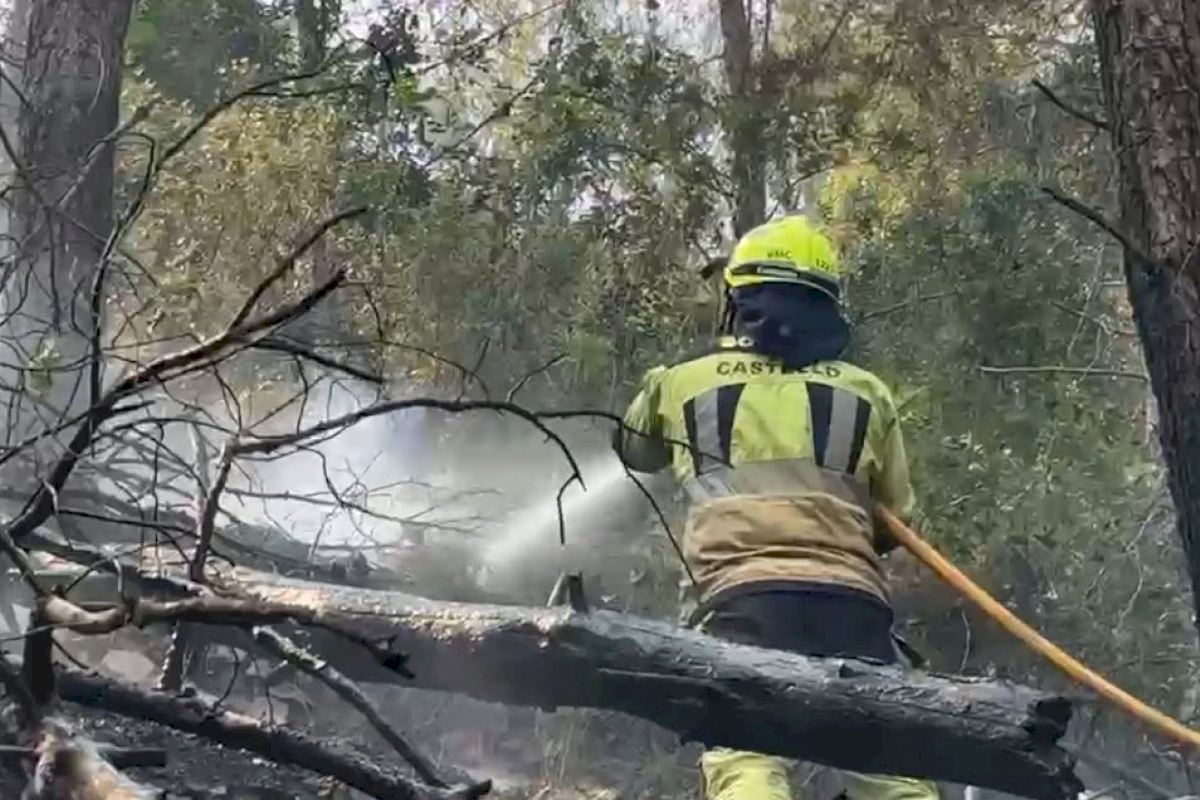 Los Bomberos de Castellón continúan colaborando en la extinción del incendio forestal de la Vall d'Uixó