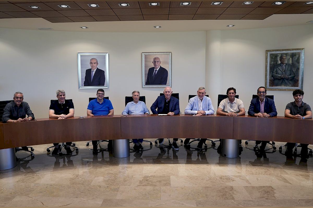 Entrega de las ayudas ‘Fundación Pedro y Nohemí Parejo Martínez’ a estudiantado en riesgo de exclusión social de la UMH