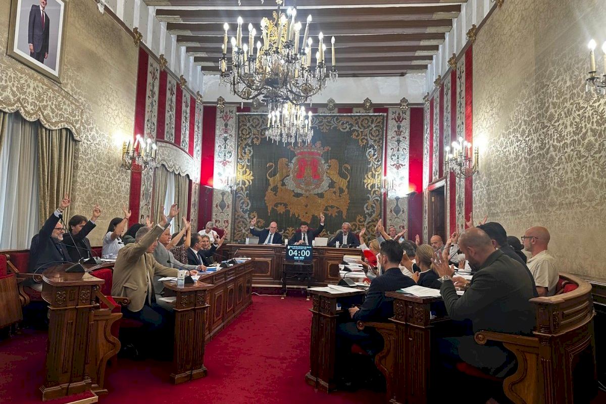 Alicante activa la dotación para el Centenario de las Hogueras, el acceso al Museo de Las Cigarreras y la reforma de la Plaza América