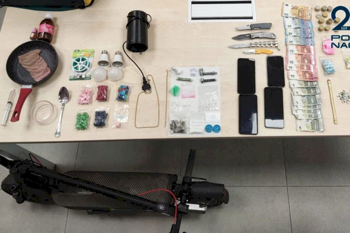 La Policía Nacional desarticula tres puntos de venta de droga en el barrio de Velluters y detiene a nueve personas