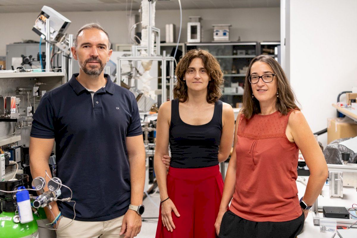 Científicos valencianos producen hidrógeno con microondas y convierten el carbono en material para baterías