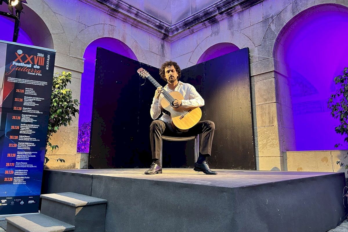 Álvaro Toscano despliega su maestría y sensibilidad interpretativa en el Festival de Guitarra ‘Ciutat d’Elx’