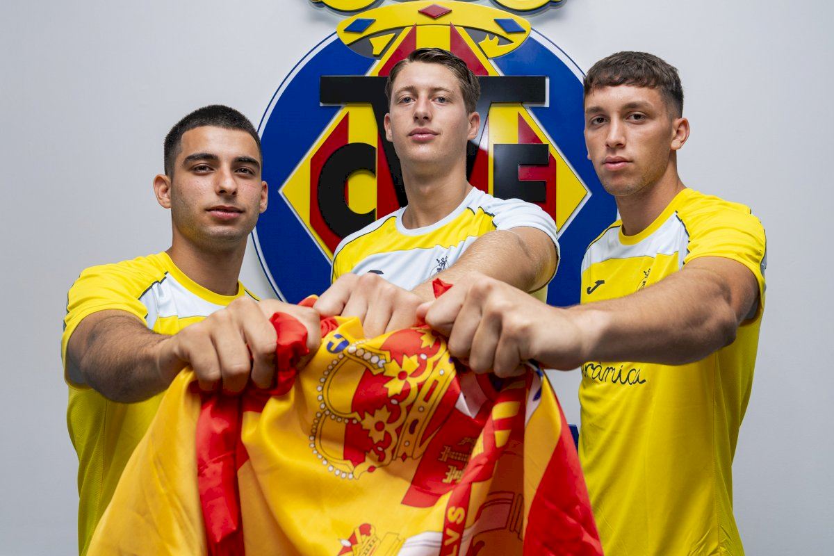 El Villarreal recibe con honores a los campeones de Europa Sub-19