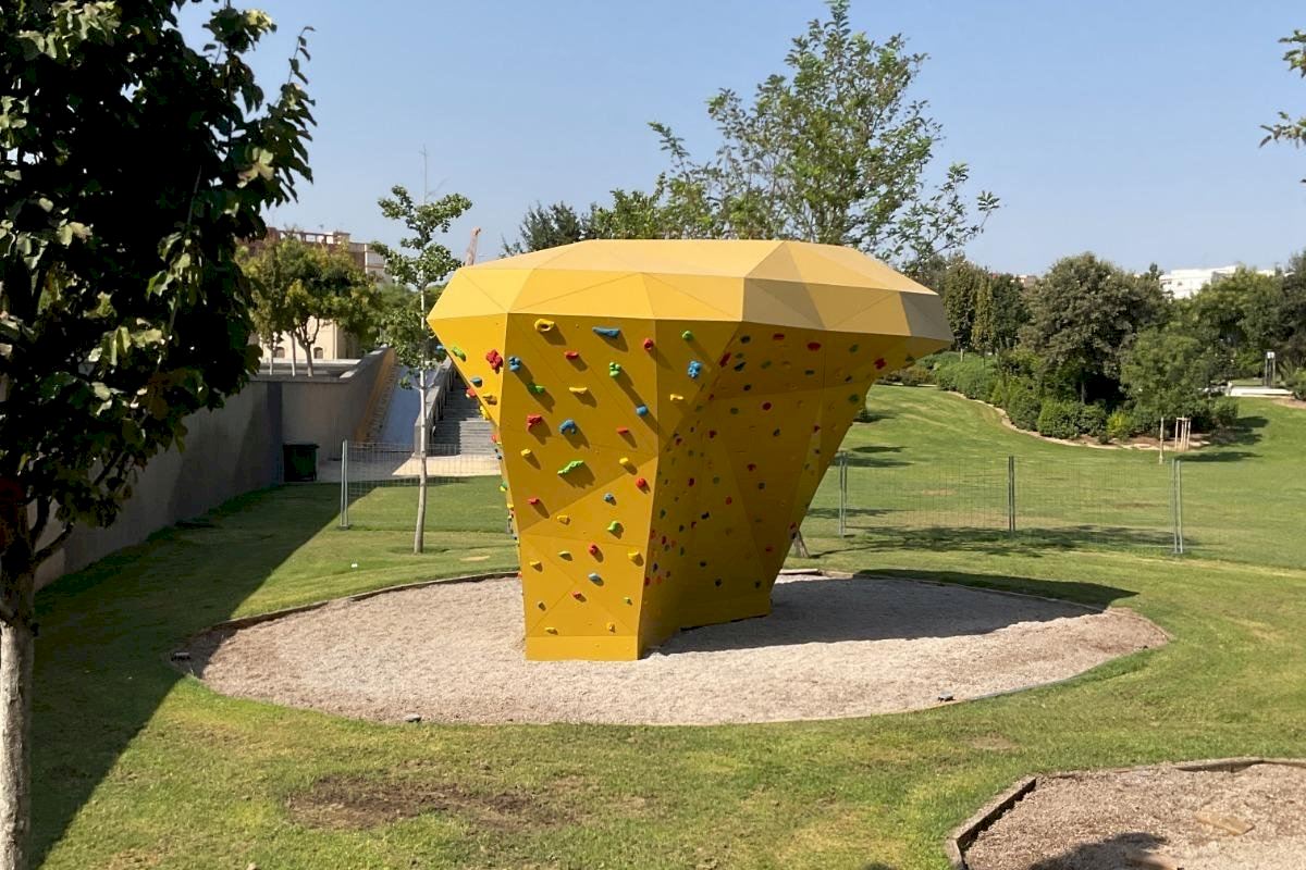 València culmina la restauración del rocódromo del Parc Central