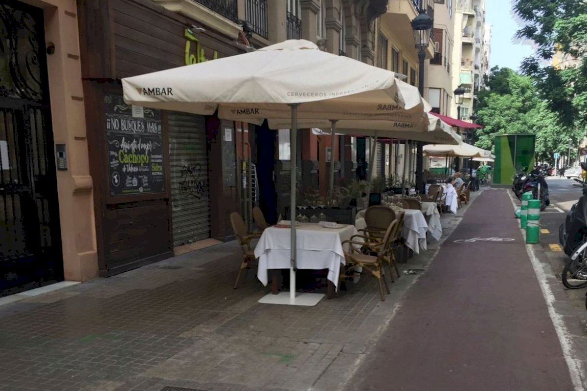 ¿Qué está pasando en los bares de los barrios de Valencia? El verano deja de ser temporada alta y prevén facturar un 5,1% menos