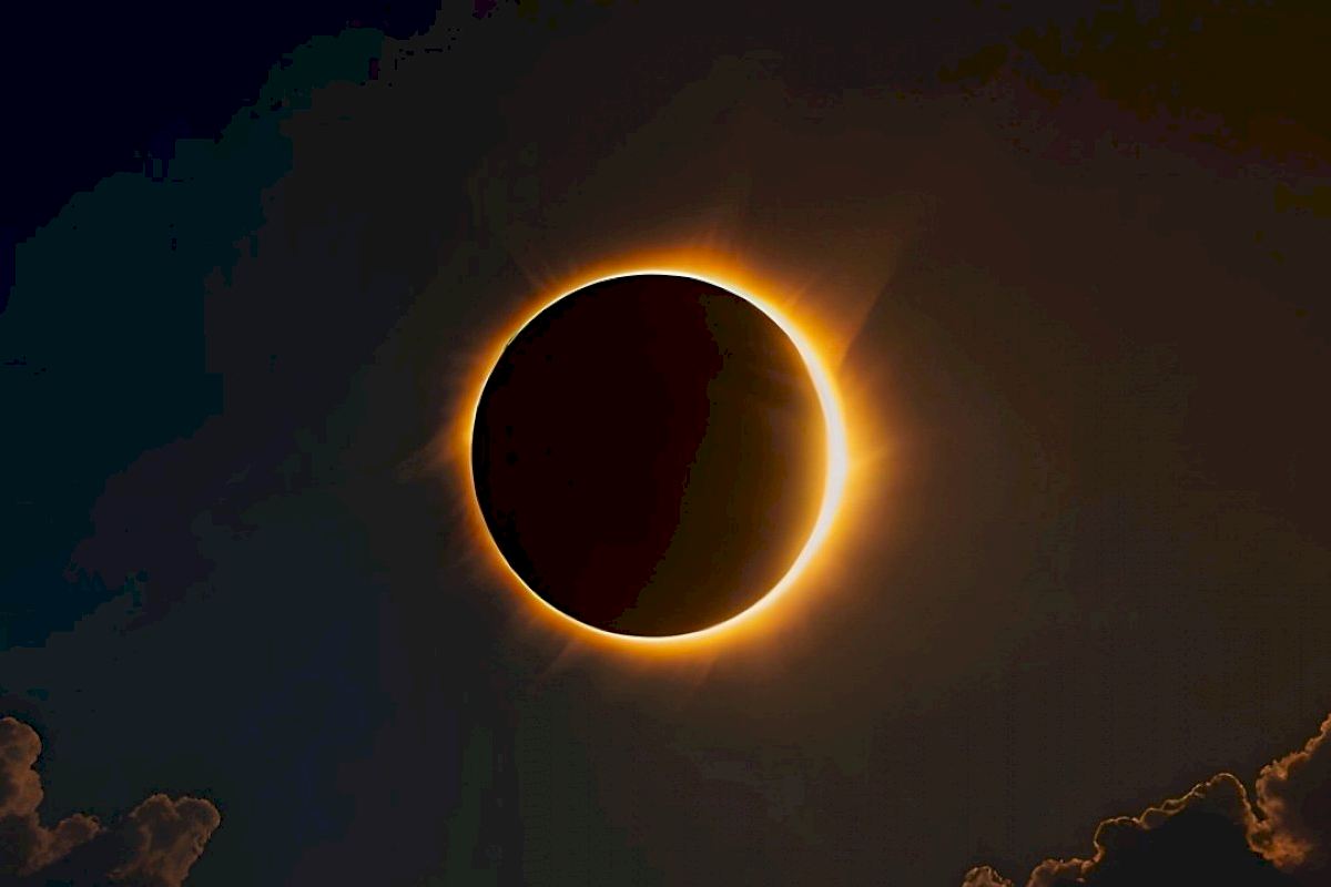 Valencia prepara un operativo especial de limpieza en las playas y el punto de observación para el eclipse solar del día 12
