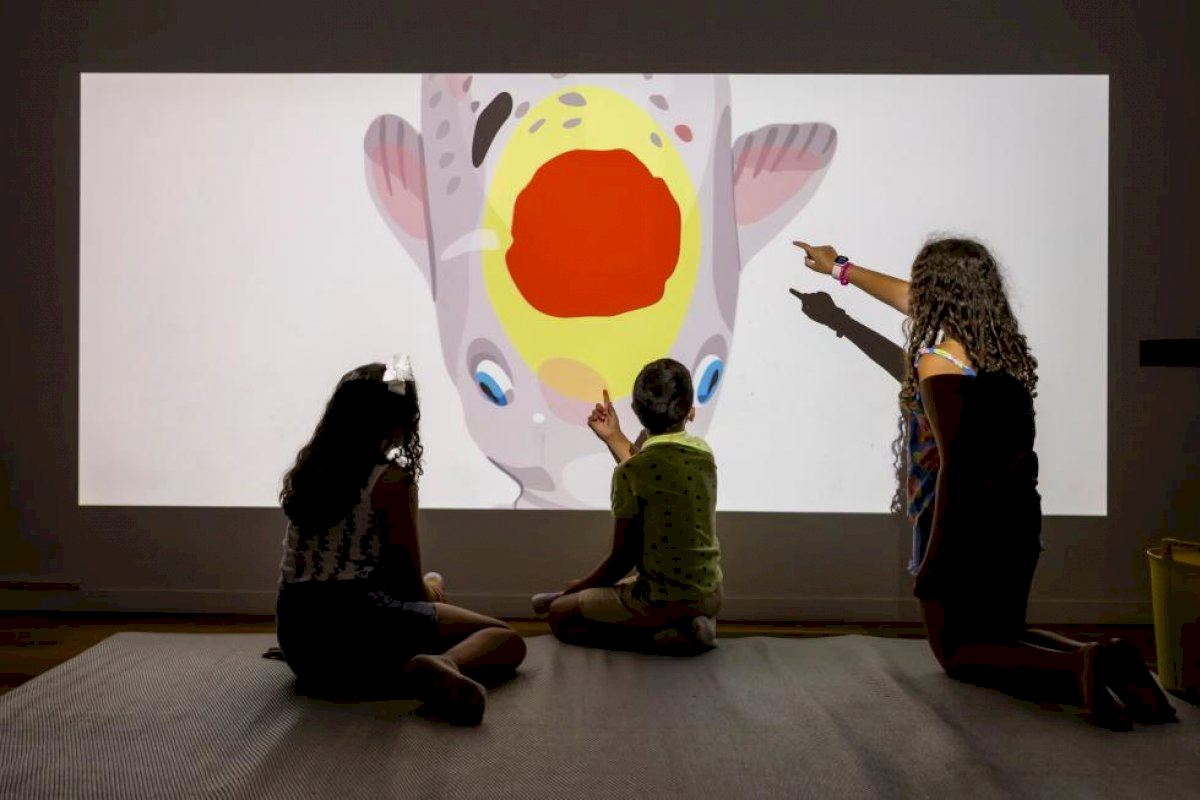 La propuesta del IVAM para el público infantil 'El rincón de luz y color' supera las 3.200 visitas en julio
