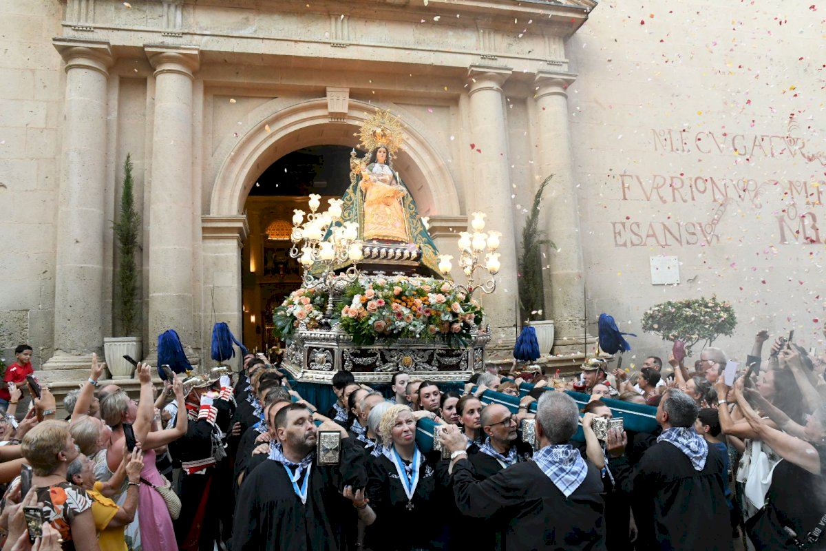 Alicante cierra los actos en honor a la patrona, la Virgen del Remedio, con una concurrida procesión