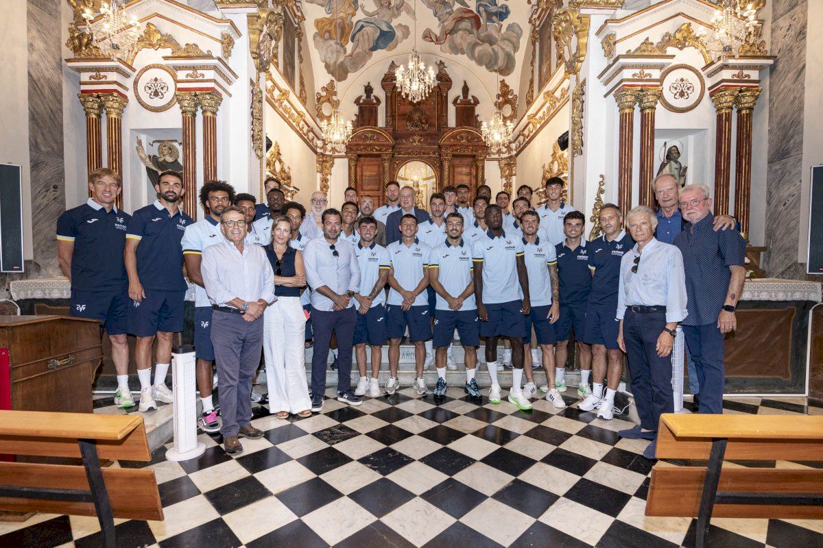 El Villarreal realiza la ofrenda a los patronos de la ciudad