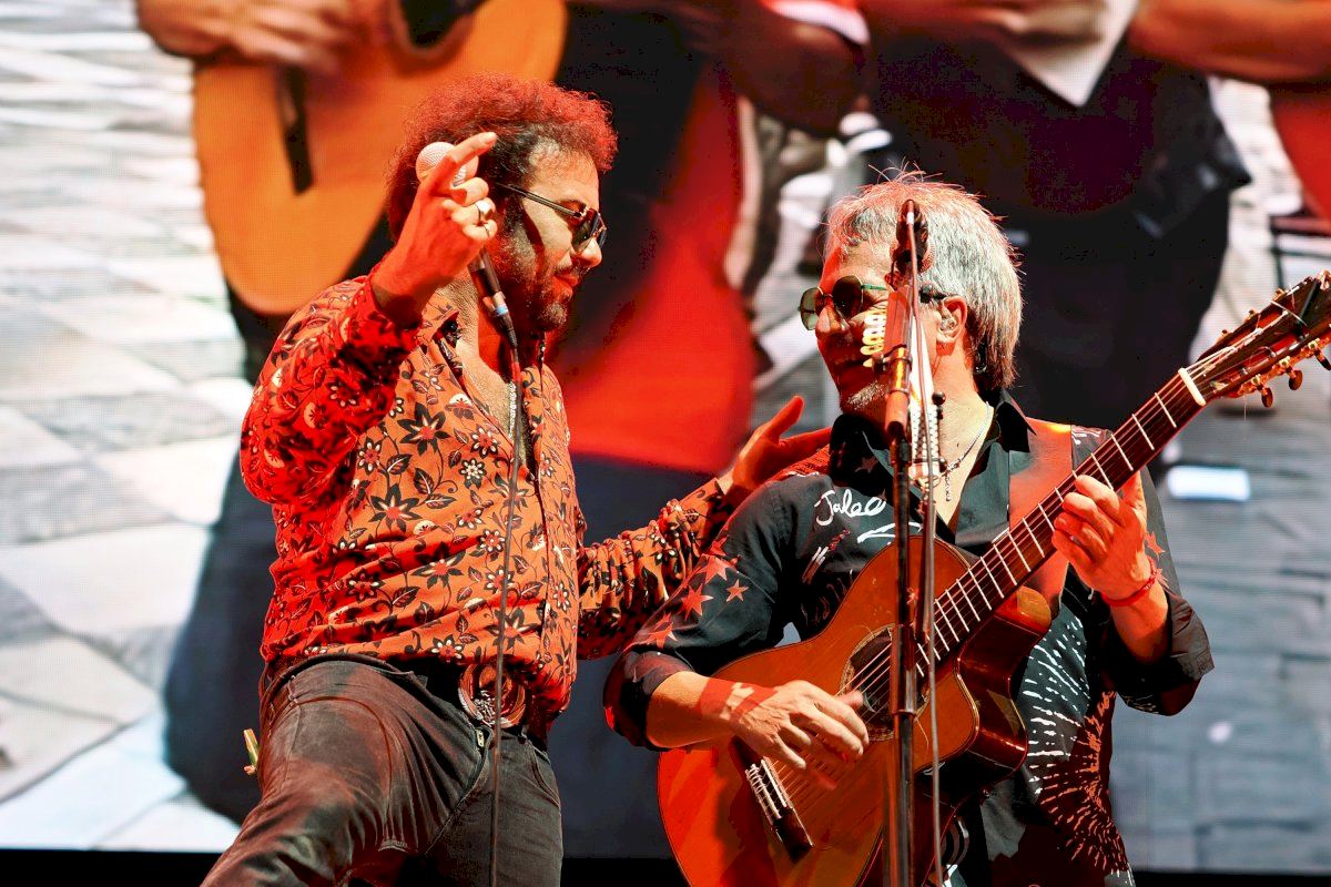 GALERÍA | Los Delinqüentes cierran el SOM Festival con el regreso de su inconfundible ‘aire de la calle’