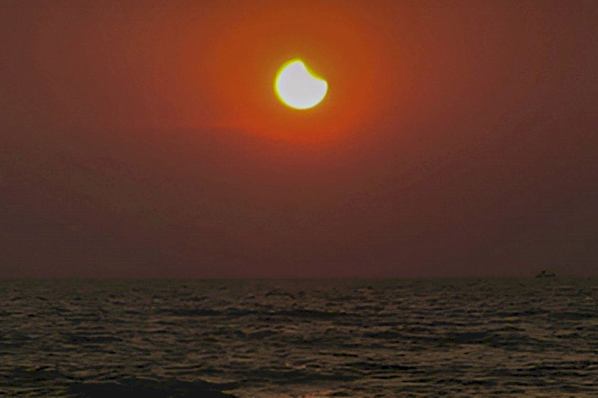 Bombers de València desplegará un dispositivo especial de vigilancia contraincendios y rescate en las playas durante el eclipse del día 12