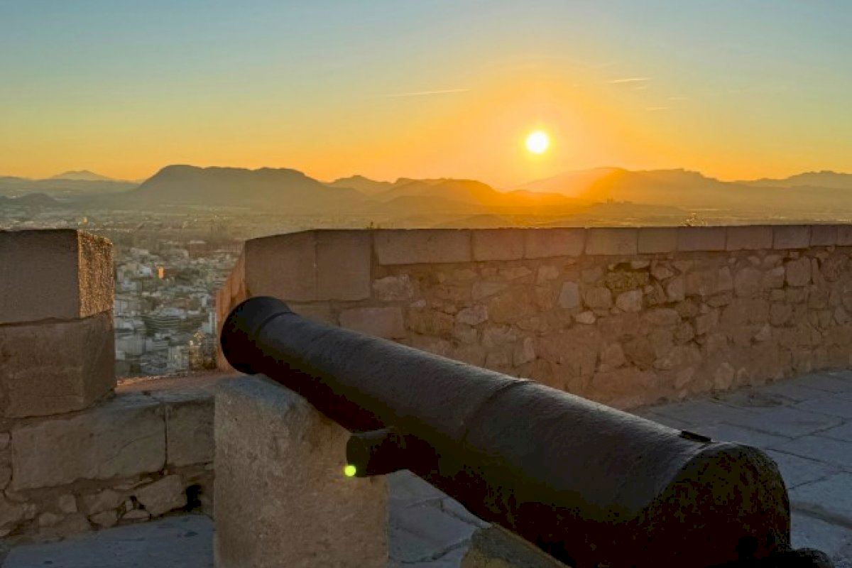 Más de 200 policías locales, bomberos, voluntarios de Protección Civil y socorristas velarán por la seguridad durante el eclipse en Alicante