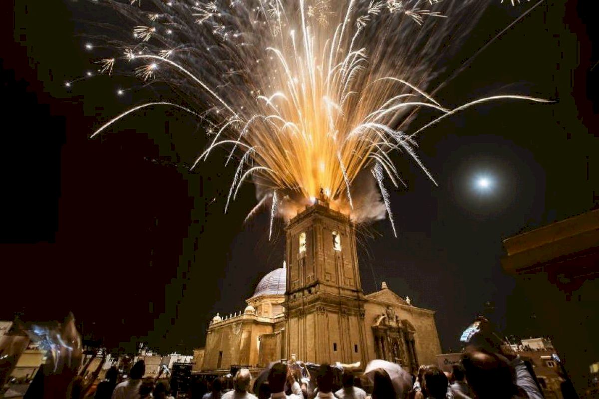 Sanidad activa un dispositivo especial para reforzar la asistencia sanitaria durante las fiestas patronales de Elche