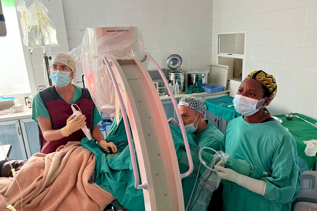 Vithas y Surg for All llevan atención urológica especializada a decenas de pacientes sin recursos en África