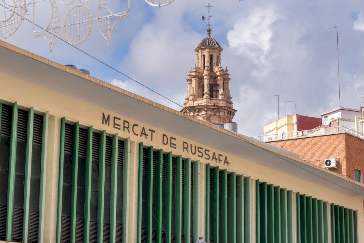 El Ayuntamiento adjudica la redacción del proyecto de renovación de la fachada del Mercat de Russafa