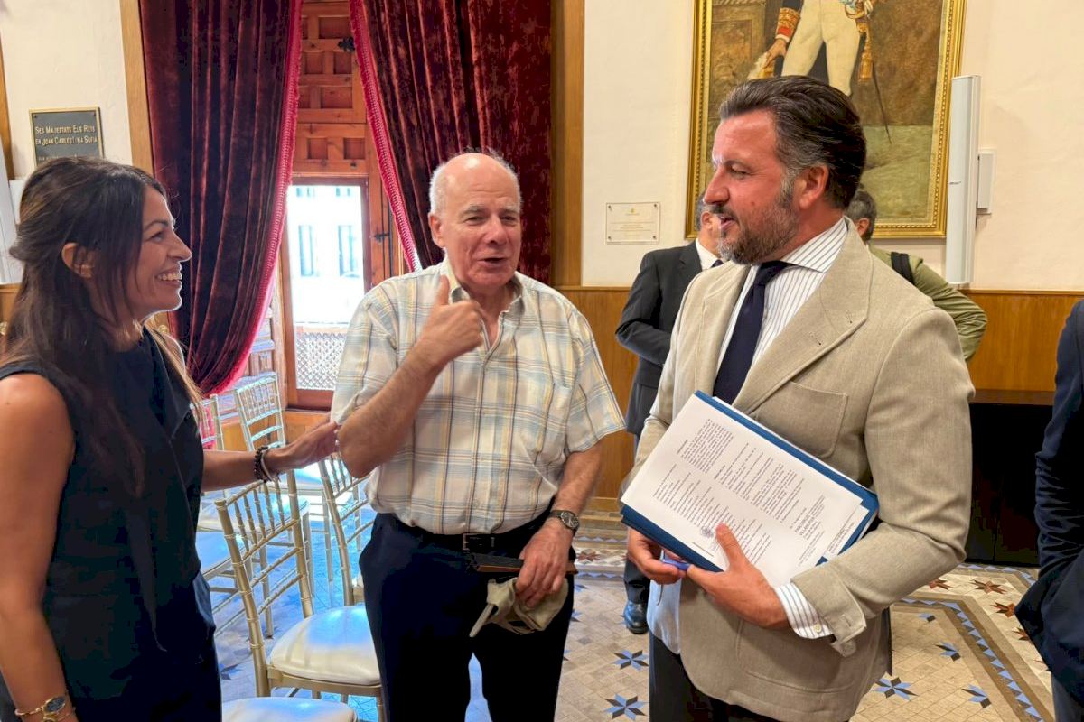 El historiador Joan Castaño será nombrado Hijo Predilecto de Elche en reconocimiento a su labor como archivero Patronato del Misteri