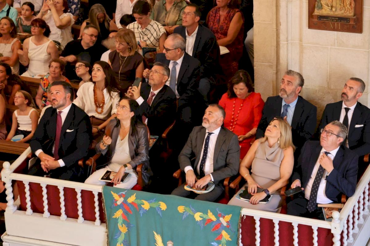 La presidenta de les Corts Valencianes, Llanos Massó, ensalza la grandeza e historia del Misteri d'Elx