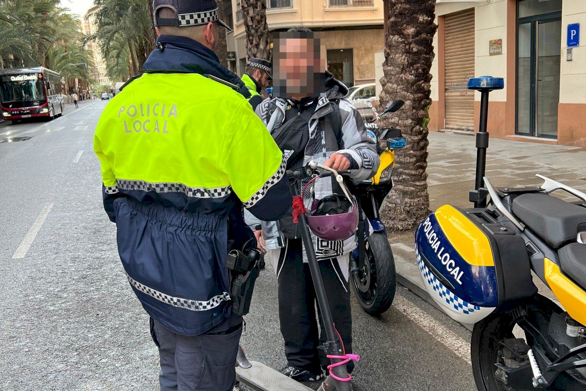 La nueva norma de la DGT pone fecha a los cambios para los patinetes: ¿conoces las nuevas reglas para evitar una multa?