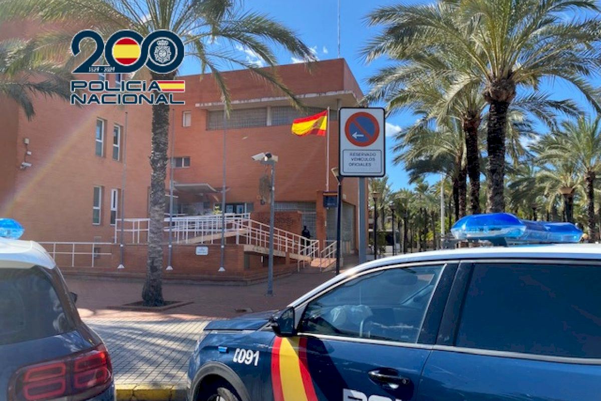 Padre e hijo, detenidos en Elche por un ‘telecoca’ en moto con base en Carrús