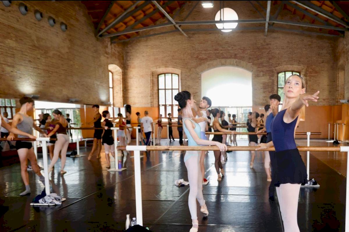 La Petxina acoge el Campus Internacional València Dansa con récord de 153 bailarines y bailarinas
