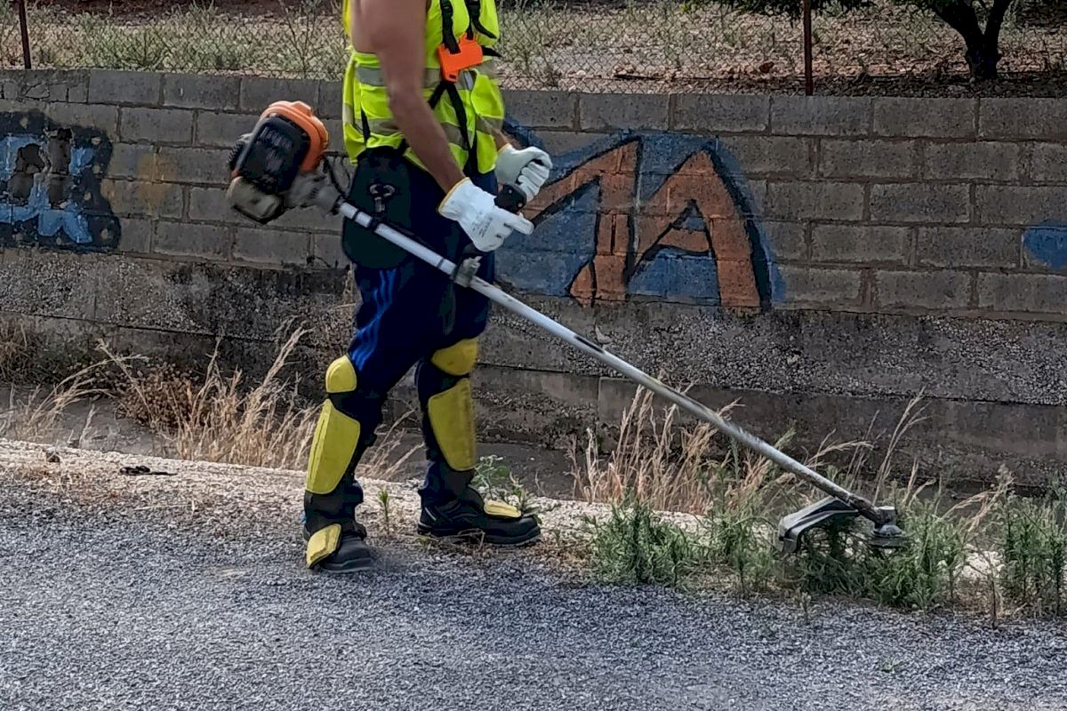 Castellón avanza en verano la mejora de sus caminos rurales gracias al programa de empleo agrario