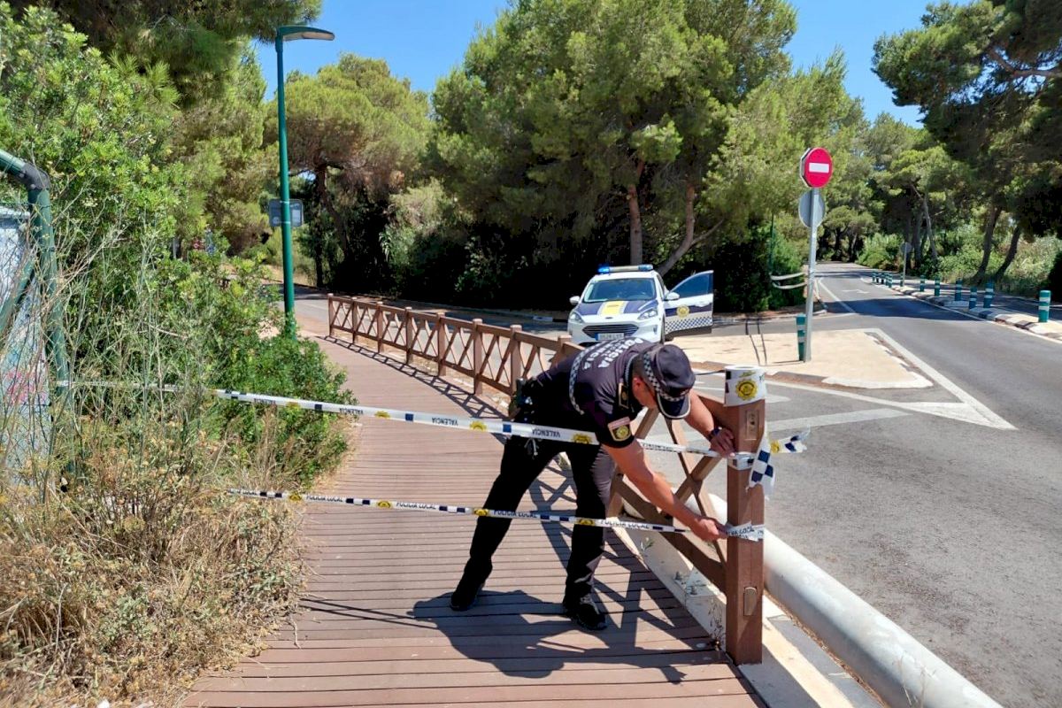Valencia cierra monumentos y la Devesa, alarga el horario de las piscinas y suspende mercadillos ante la 'ponentà'