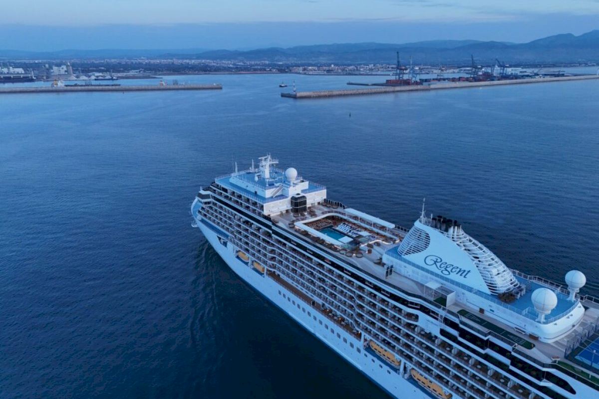 Cerca de 650 cruceristas americanos y australianos escalan mañana en PortCastelló a bordo del lujoso ‘Crystal Serenity’