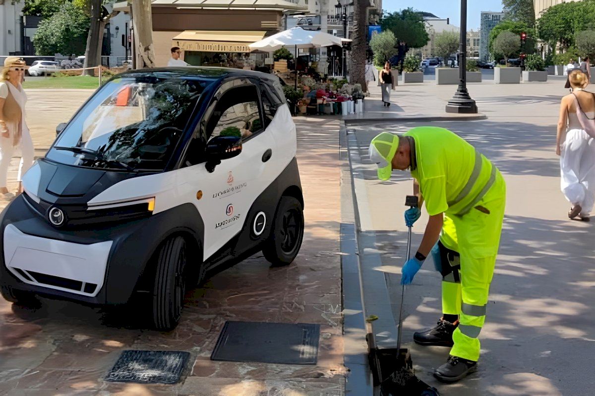 València intensifica la limpieza de los 76.700 imbornales de la ciudad ante la previsión de lluvias